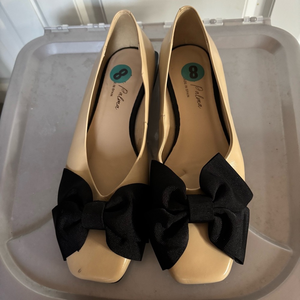 Ana Palma Beige Flats with Black Bows